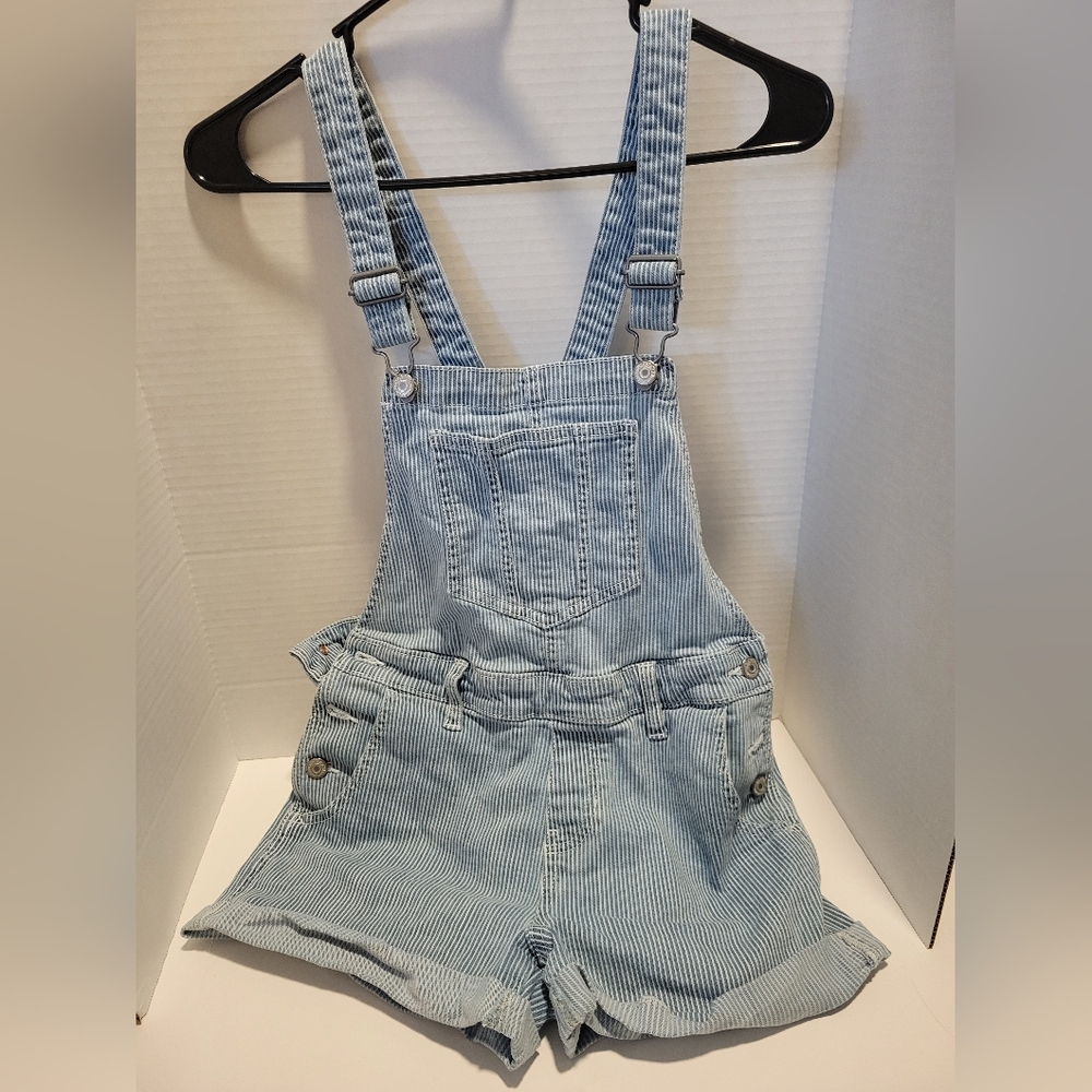 Cute stripped short overalls